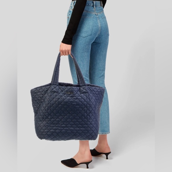 Mz Wallace
Nylon tote bag - Picture 3 of 6